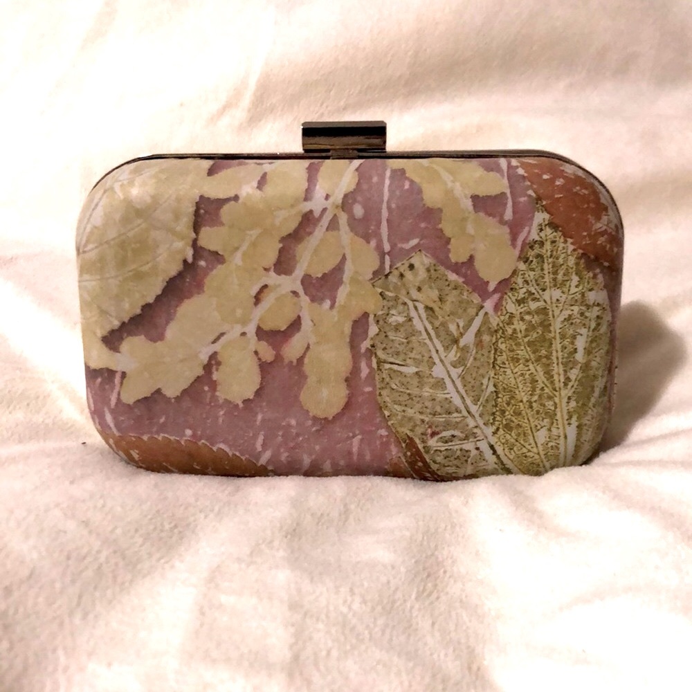 Handcrafted genuine leather clutch with detachable chain.